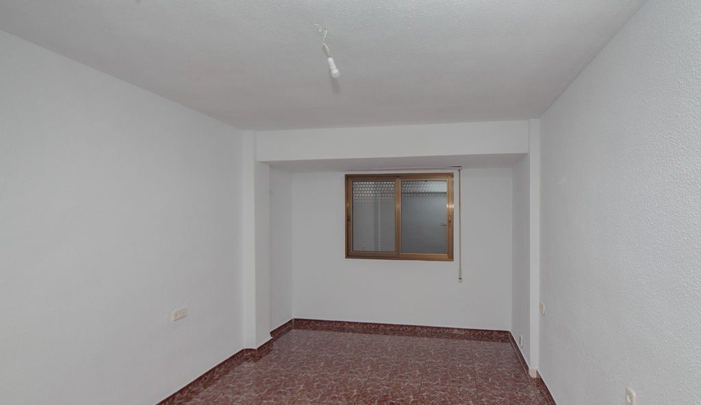Bedroom of Flat for sale in  Valencia Capital  with Alarm