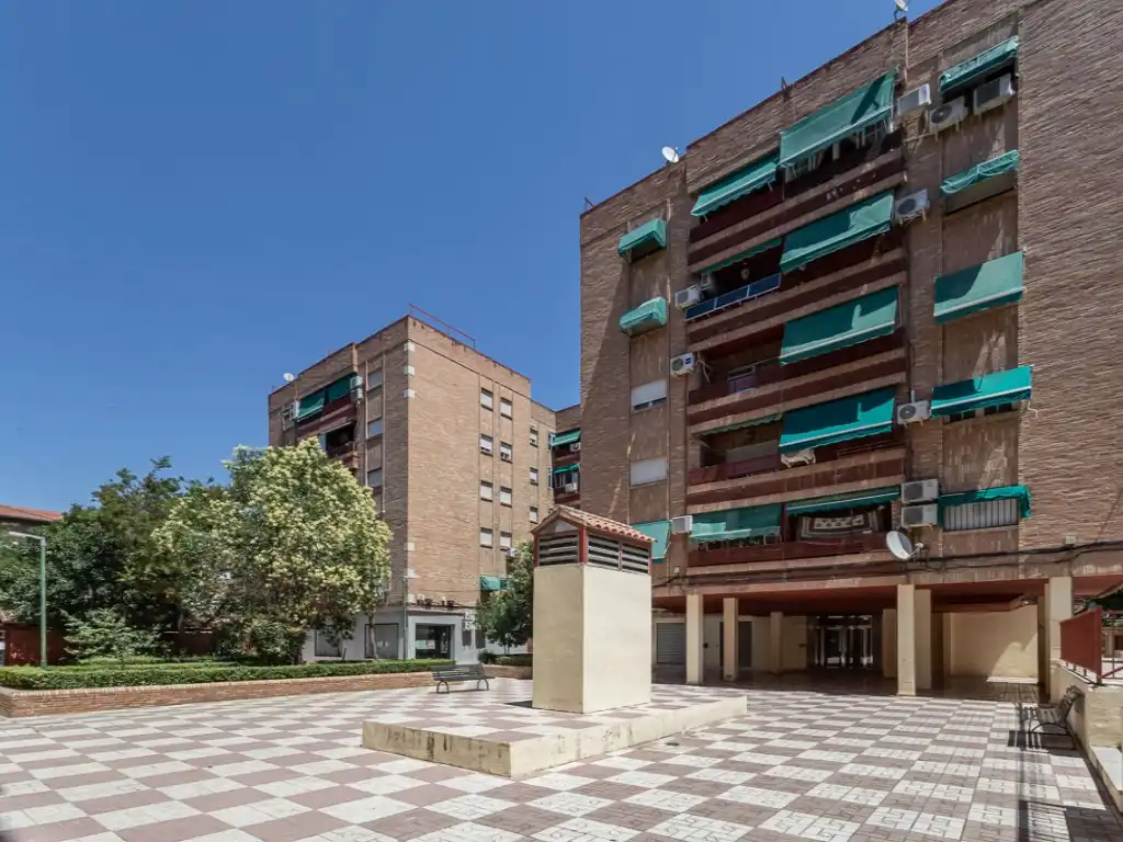 Vista exterior de Pis en venda en Granada