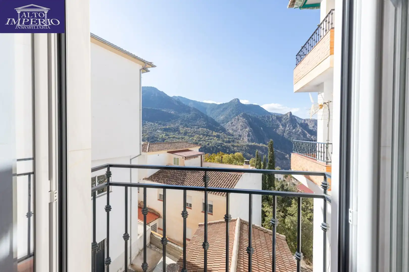 Vista exterior de Piso en venta en Güéjar Sierra con Terraza, Trastero y Balcón
