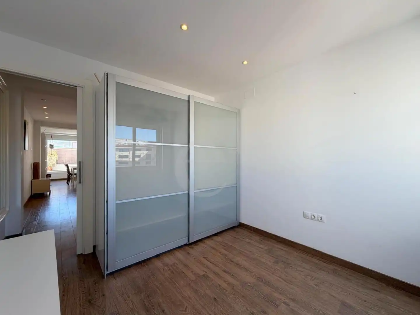 Schlafzimmer von Dachboden zur Miete in Valencia mit Klimaanlage, Terrasse und Möbliert