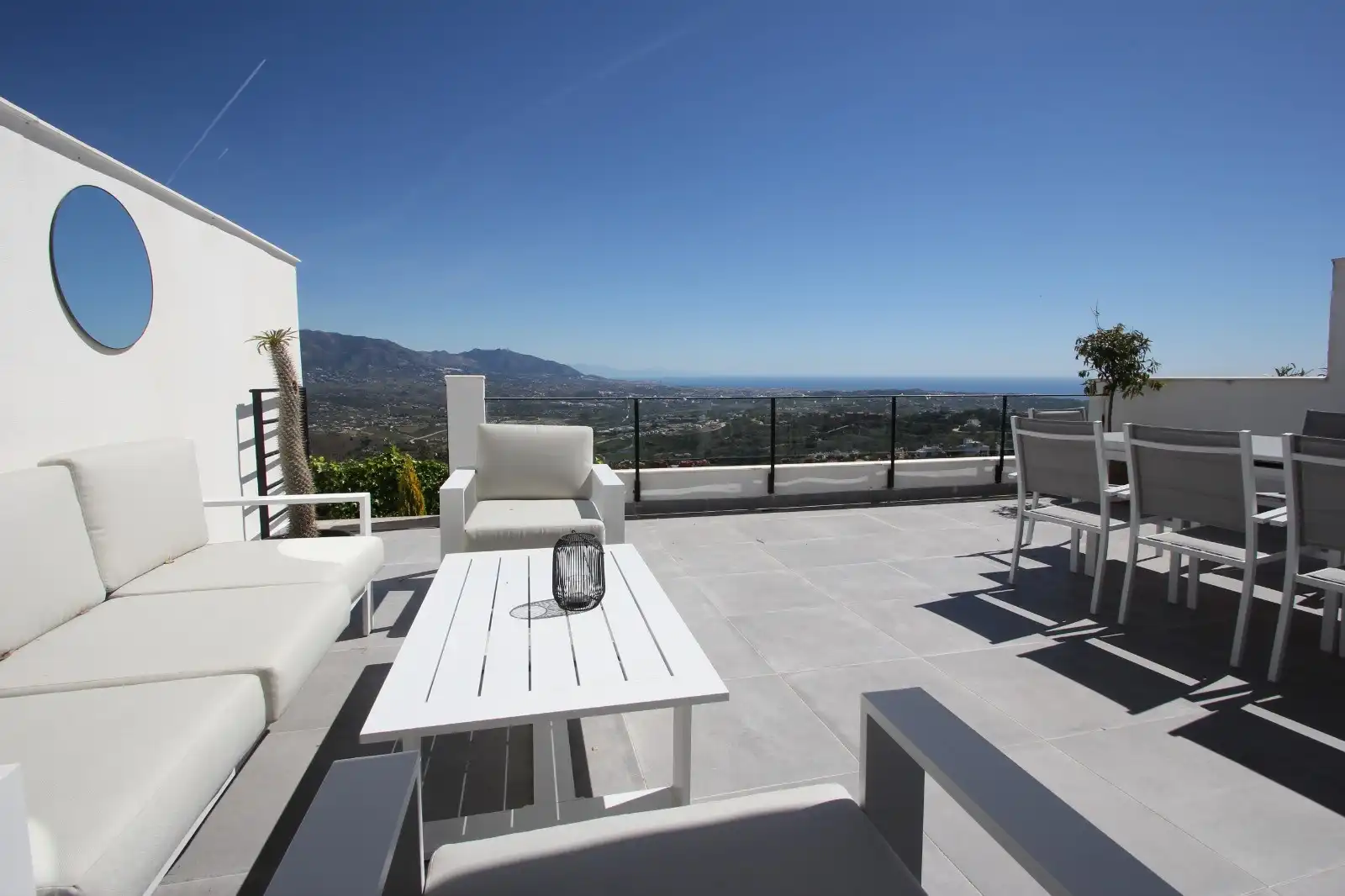 Terrasse von Einfamilien-Reihenhaus zur Miete in Marbella mit Klimaanlage, Terrasse und Schwimmbad