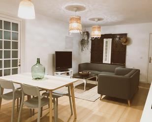 Sala d'estar de Apartament de lloguer en  Madrid Capital amb Balcó