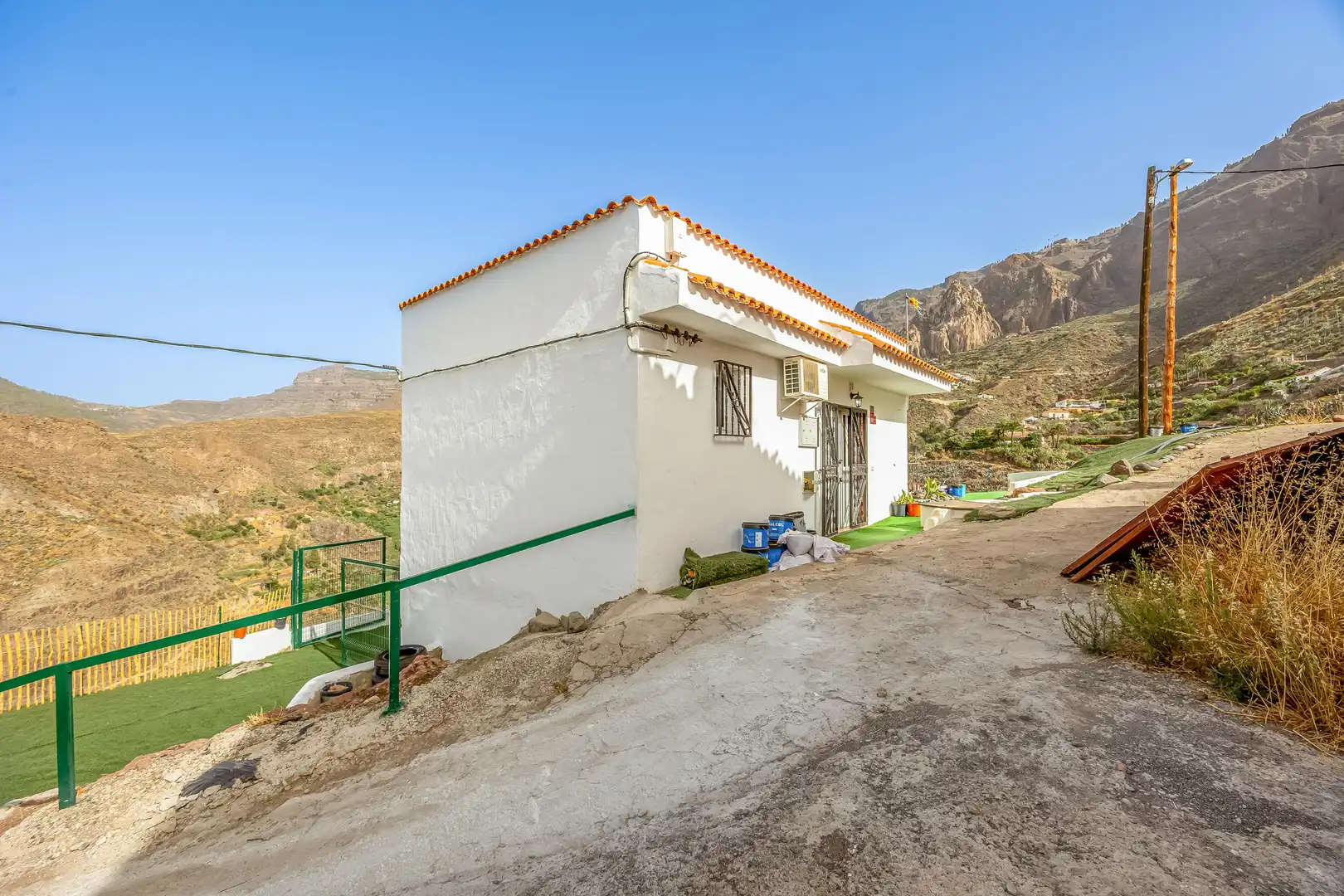 Vista exterior de Casa o xalet en venda en San Bartolomé de Tirajana amb Aire condicionat, Jardí privat i Terrassa