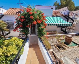 Vista exterior de Casa adosada en venda en La Nucia amb Aire condicionat, Terrassa i Piscina