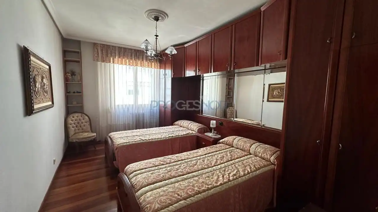 Habitación de Piso en venta en León Capital  con Calefacción y Trastero