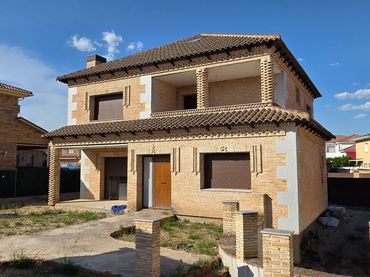 House with garden for sale in Ronda de los valles 21