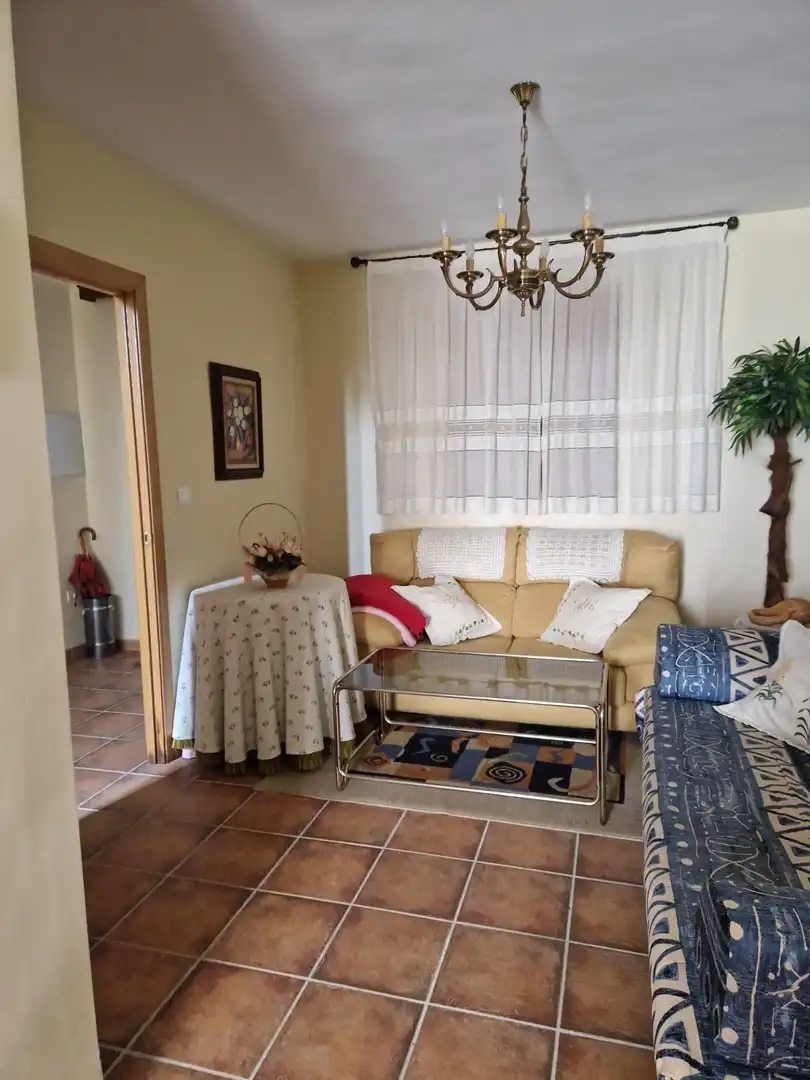 Sala d'estar de Casa adosada en venda en Jayena amb Traster, Moblat i Balcó