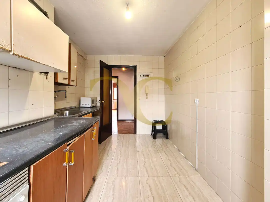 Kitchen of Flat for sale in Oviedo   with Heating and Private garden