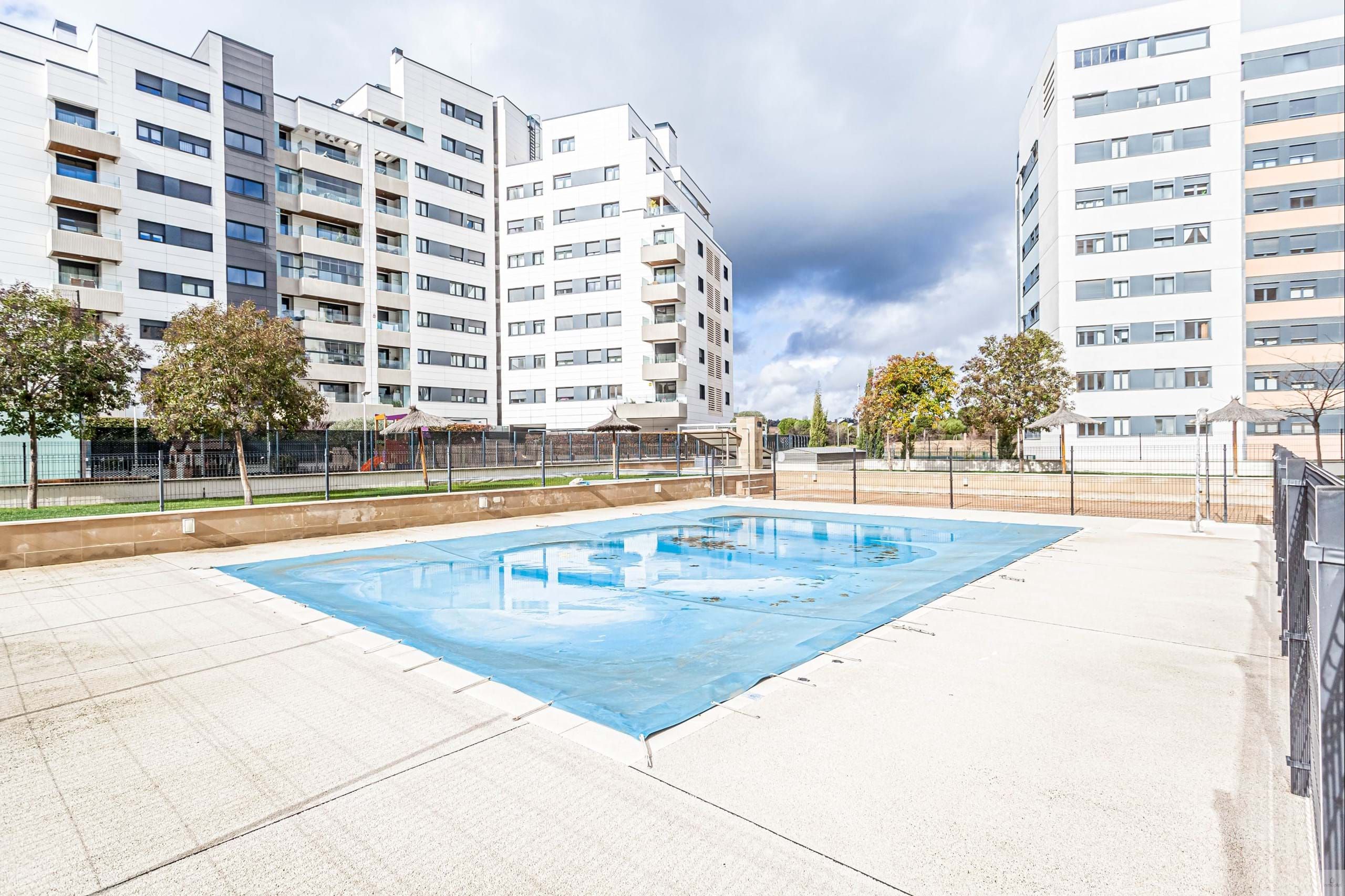 Piscina de Pis de lloguer en  Madrid Capital amb Aire condicionat, Calefacció i Traster