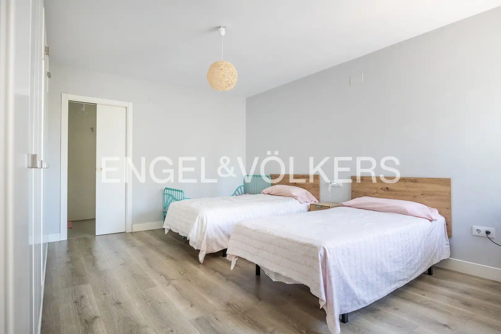 Habitación de Casa o chalet en venta en Dos Hermanas con Aire acondicionado, Calefacción y Jardín privado