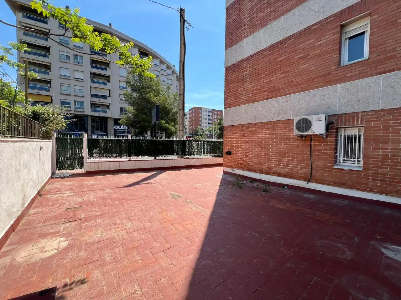 Außenansicht von Erdgeschoss zum Verkauf in Tarragona mit Terrasse