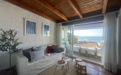 Sala d'estar de Casa adosada en venda en Mijas amb Aire condicionat, Terrassa i Alarma