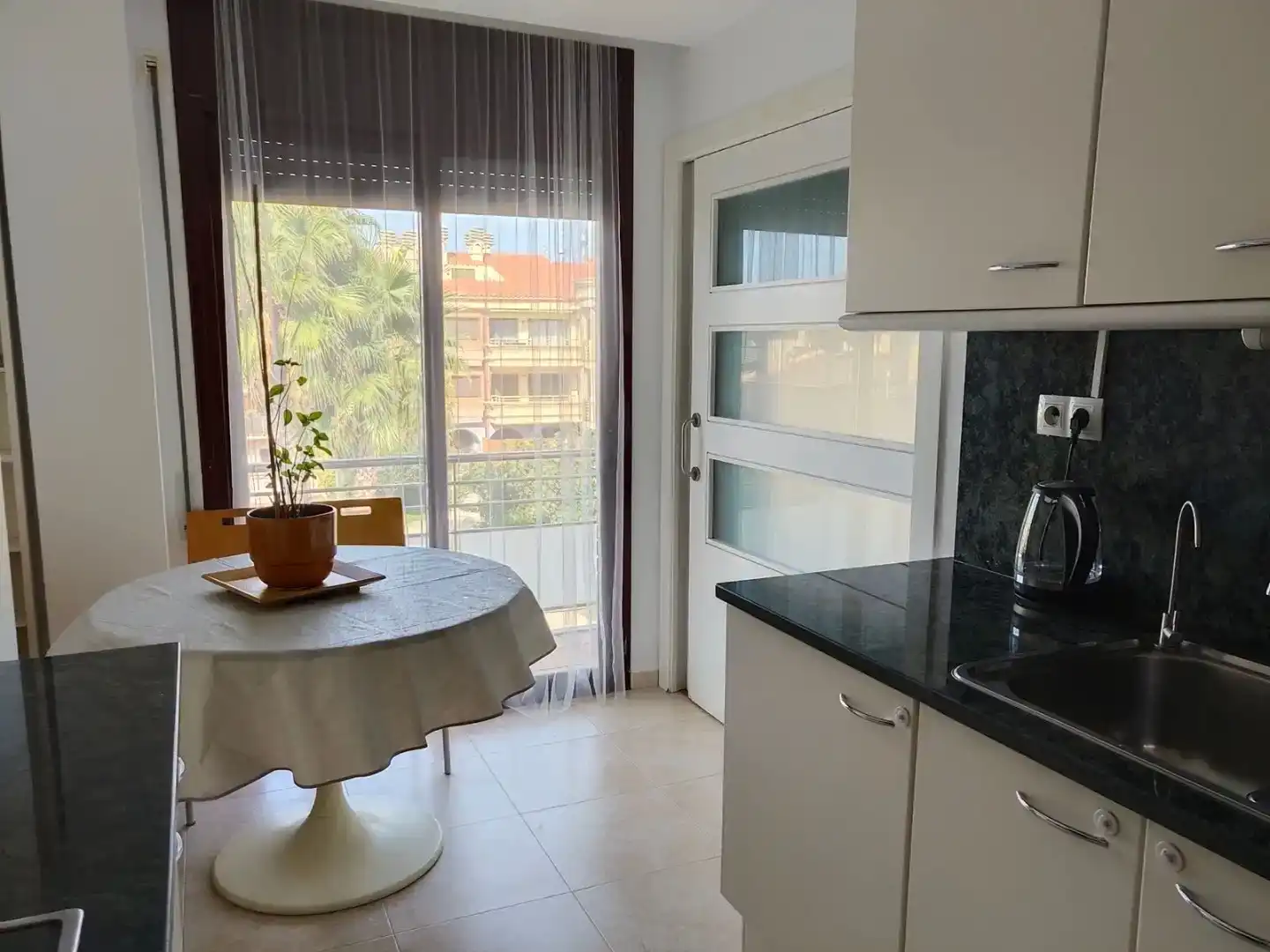 Küche von Wohnung zur Miete in Palamós mit Klimaanlage, Parkett und Möbliert