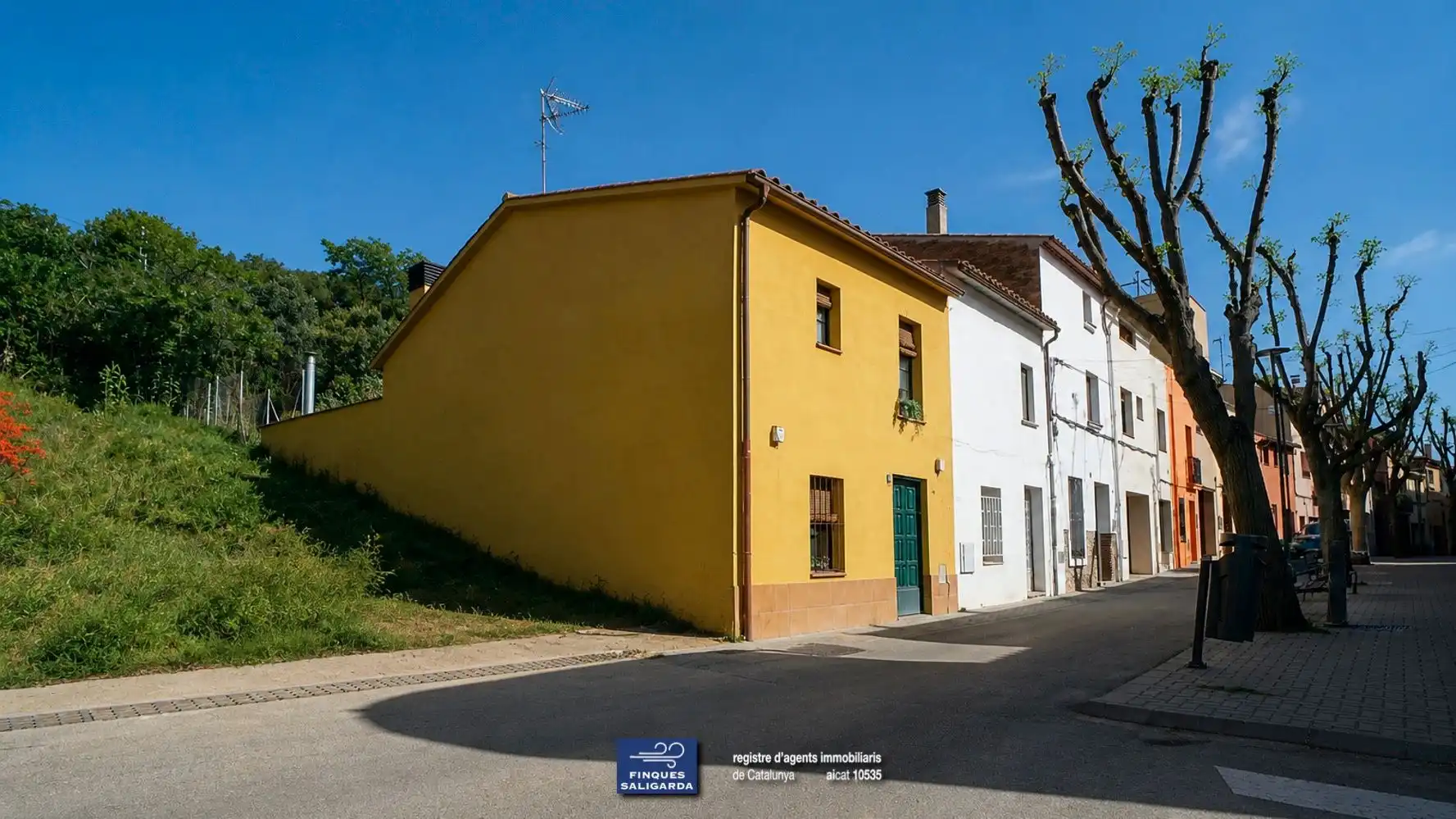 Vista exterior de Casa adosada en venda en La Garriga amb Calefacció i Traster