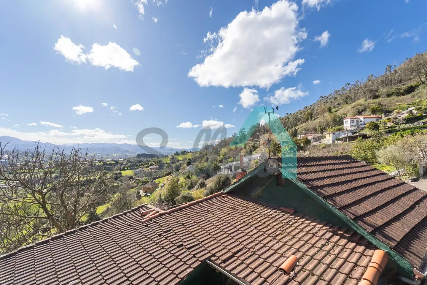 Vista exterior de Casa o xalet en venda en Oviedo  amb Jardí privat, Terrassa i Traster