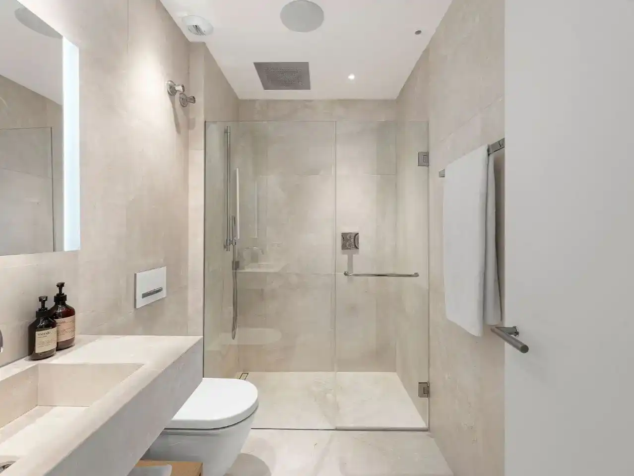 Bany de Apartament en venda en Benahavís amb Aire condicionat, Piscina i Balcó