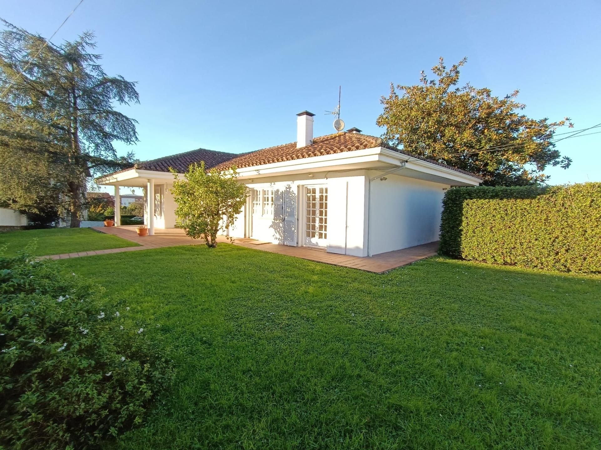 Jardí de Casa o xalet en venda en Torrelavega  amb Calefacció i Jardí privat
