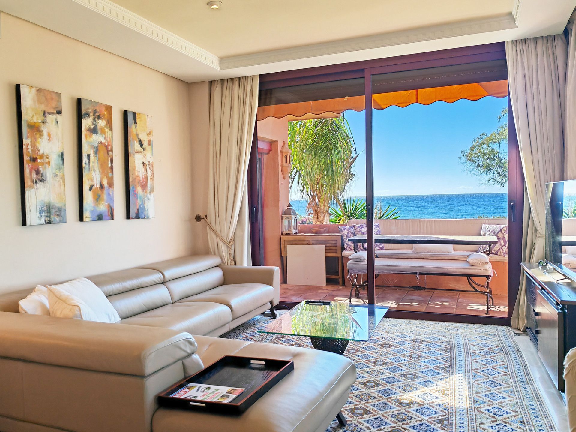 Living room of Apartment for sale in Marbella  with Air Conditioner, Terrace and Swimming Pool
