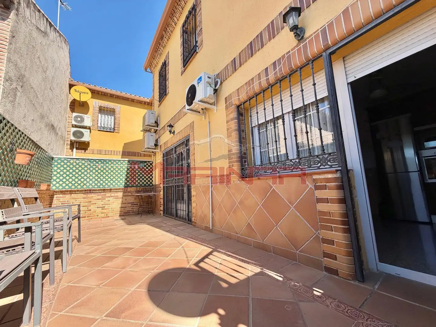 Vista exterior de Casa adosada en venda en Seseña amb Calefacció, Jardí privat i Traster