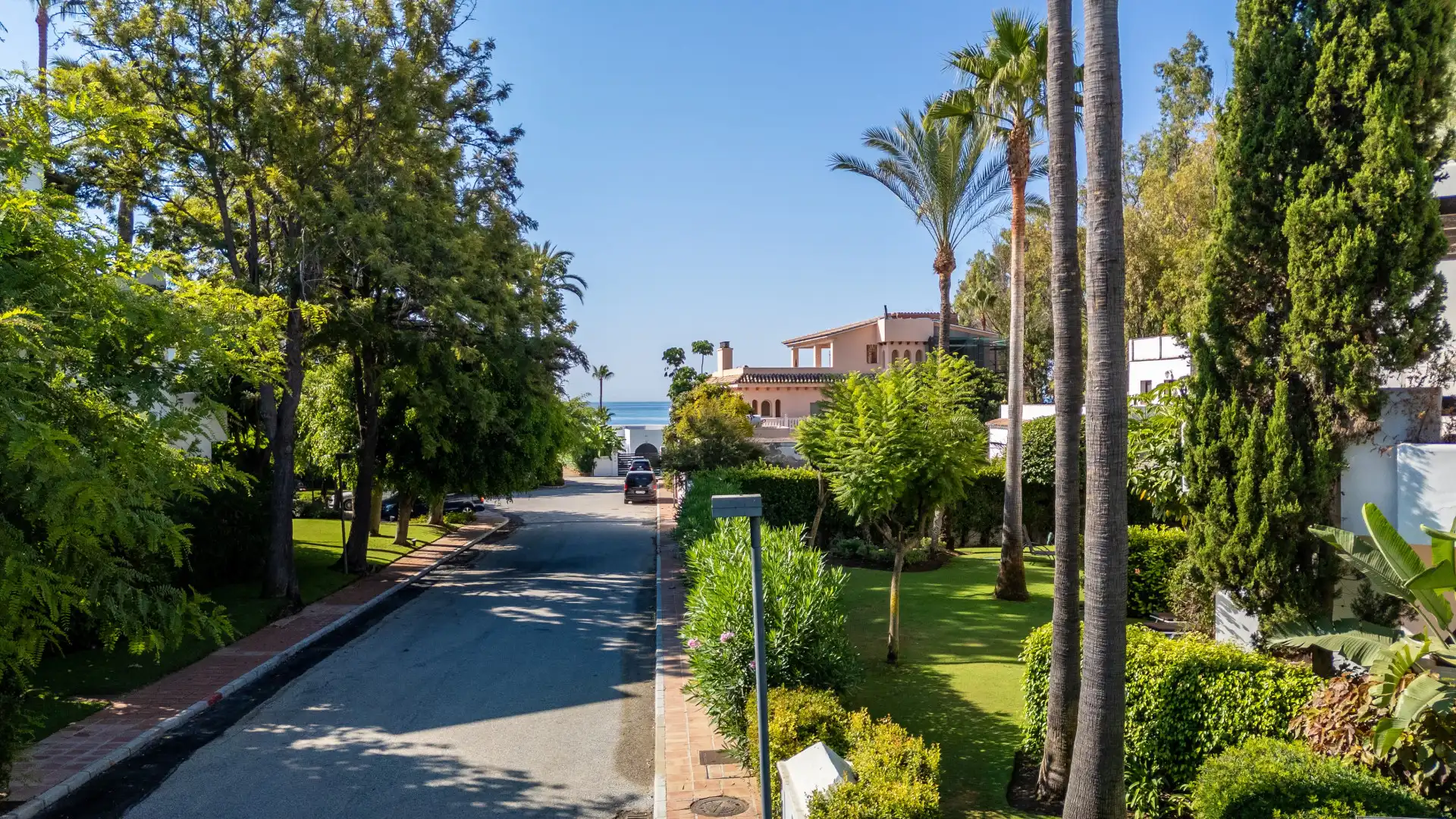 Exterior view of Ground floor for sale in Estepona  with Air Conditioner, Private garden and Terrace