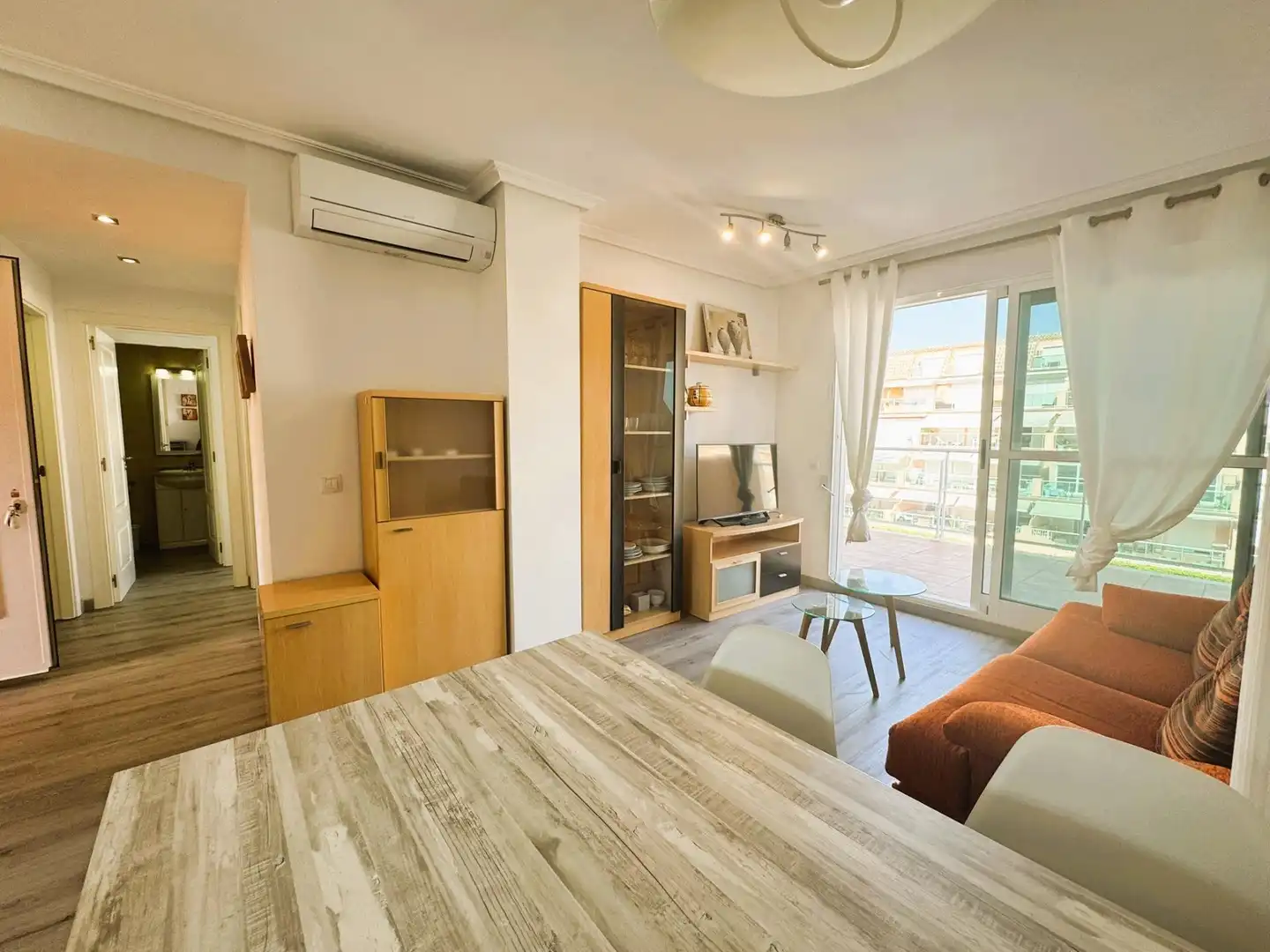 Sala d'estar de Apartament en venda en Dénia amb Aire condicionat, Jardí privat i Terrassa