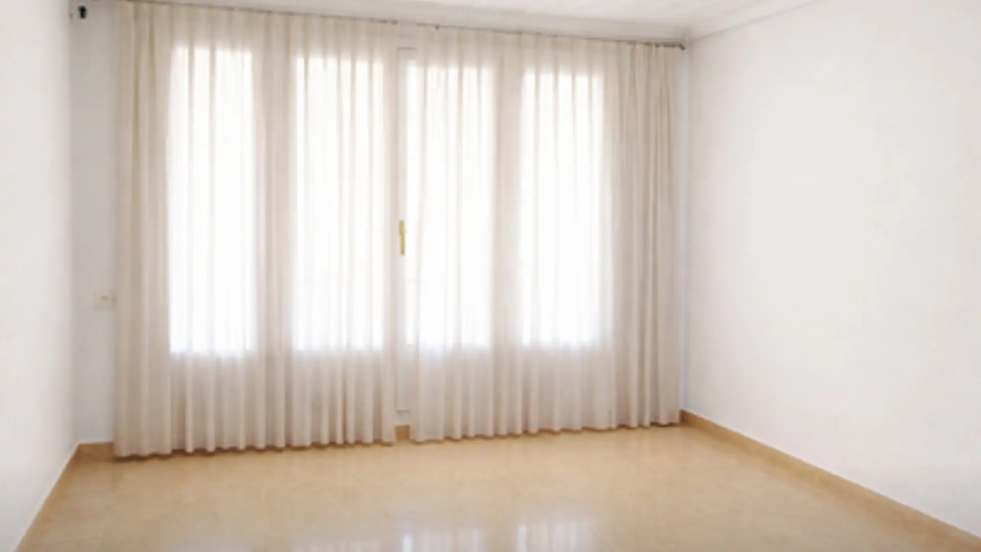 Bedroom of Flat for sale in  Valencia Capital  with Air Conditioner, Balcony and Internet