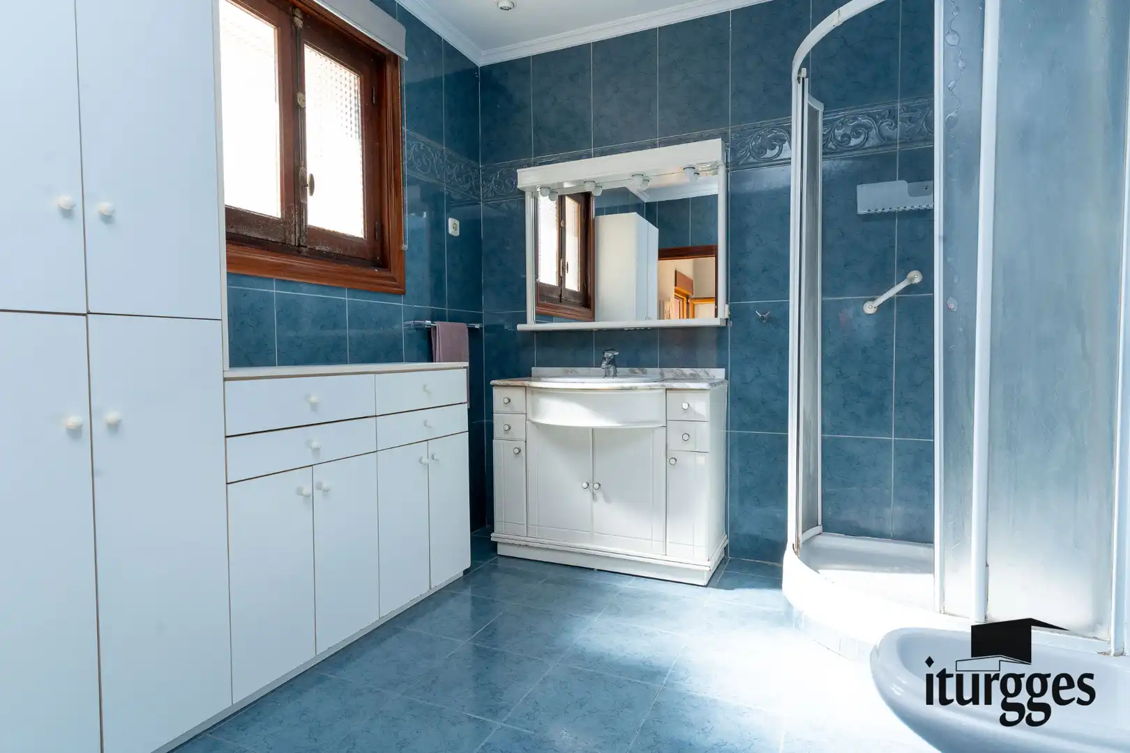 Baño de Casa adosada en venta en Gernika-Lumo con Jardín privado, Amueblado y Horno