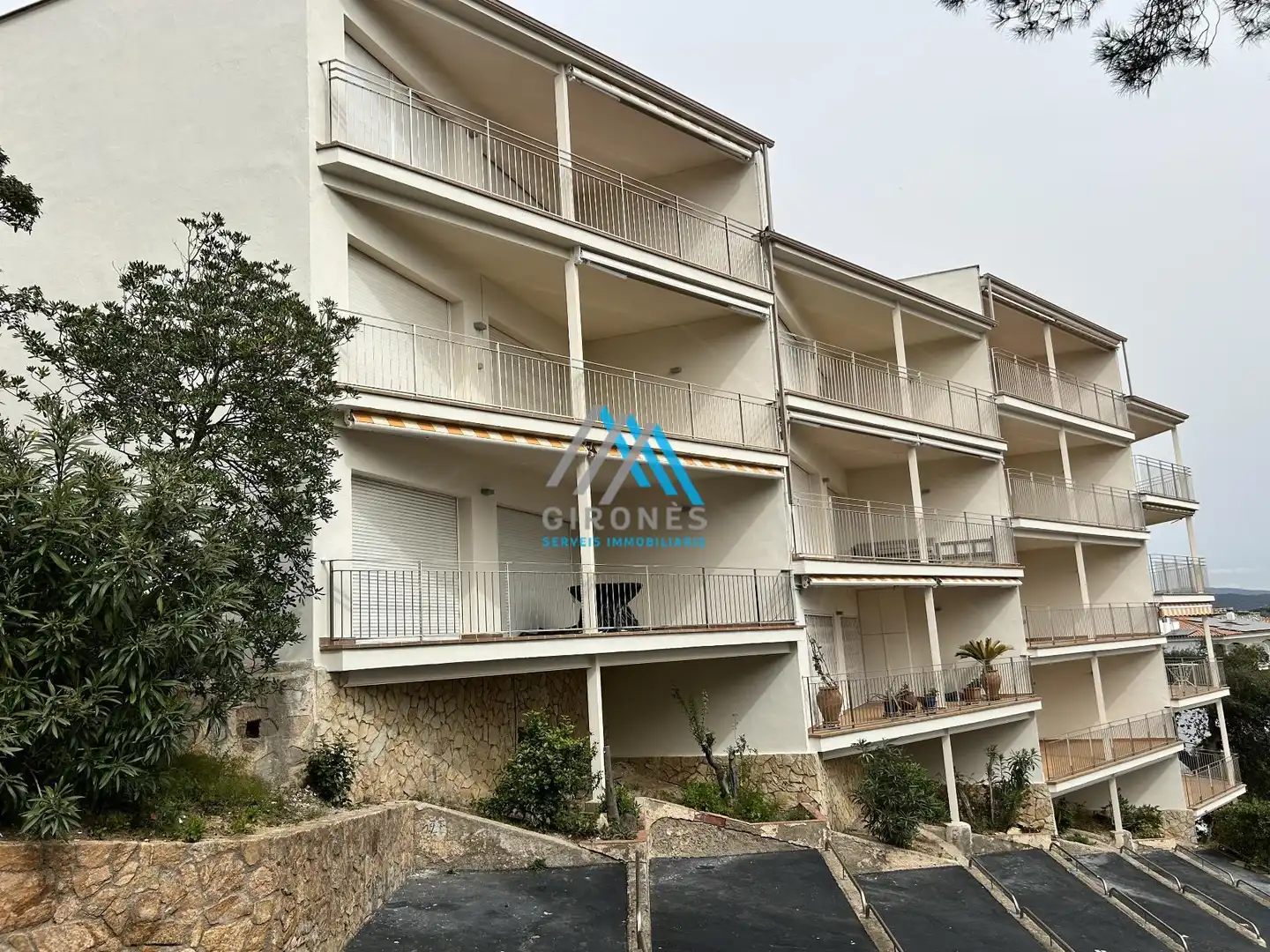 Vista exterior de Apartament de lloguer en Sant Feliu de Guíxols amb Calefacció, Terrassa i Alarma