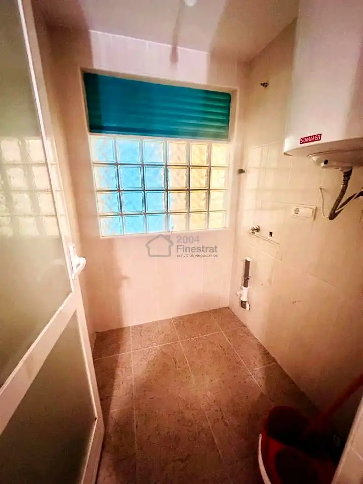 Baño de Apartamento en venta en Benidorm con Terraza y Alarma