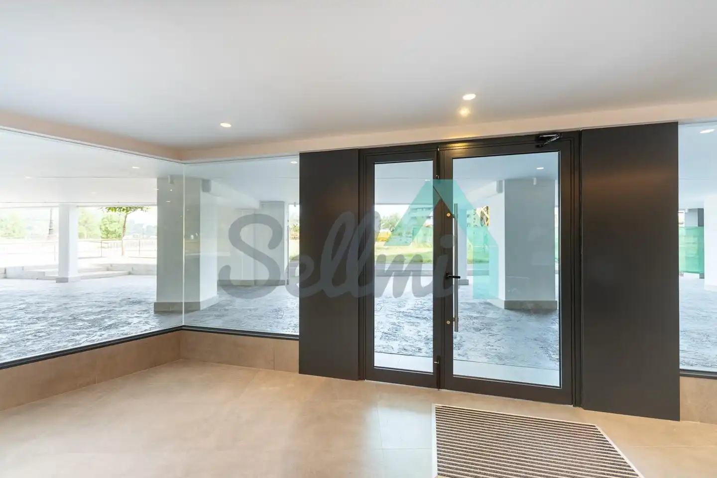 Piso de alquiler en Oviedo  con Calefacción, Terraza y Trastero