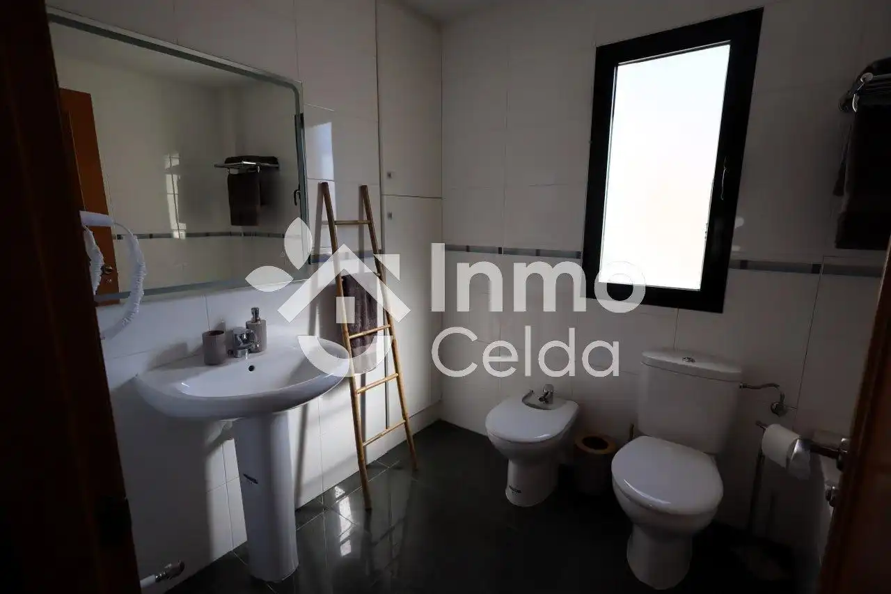 Baño de Casa adosada en venta en Chiva con Aire acondicionado, Calefacción y Terraza