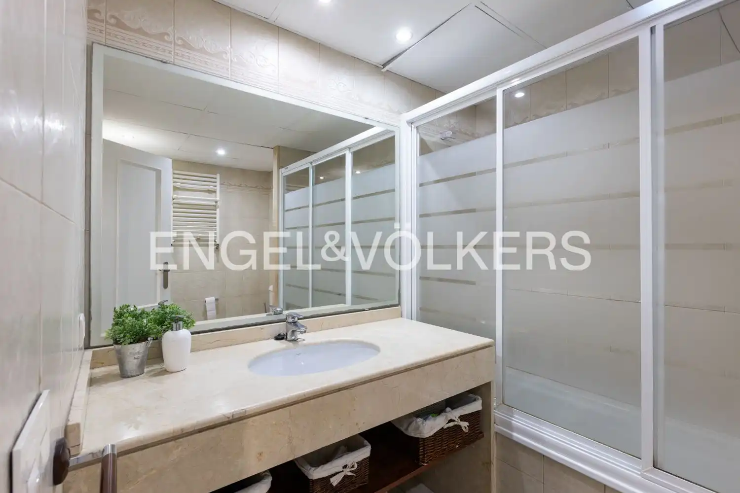 Baño de Piso de alquiler en Valencia con Aire acondicionado, Calefacción y Parquet
