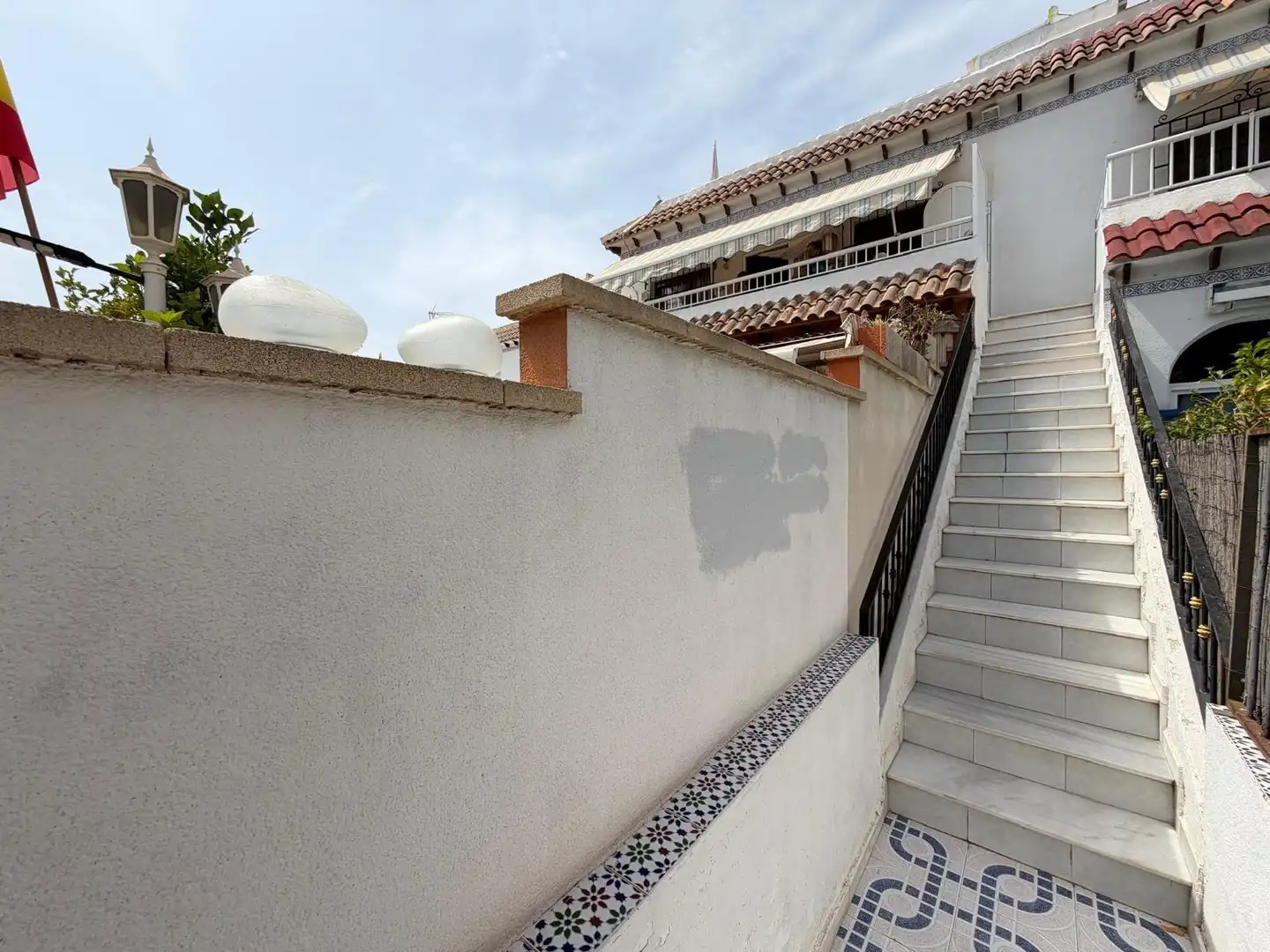 Vista exterior de Casa o xalet en venda en Torrevieja amb Aire condicionat, Calefacció i Traster
