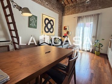 Appartamento con balcone in vendita a Carrer de Saragossa