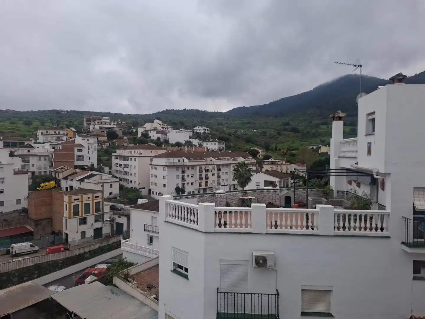 Vista exterior de Casa o xalet en venda en Tolox amb Terrassa