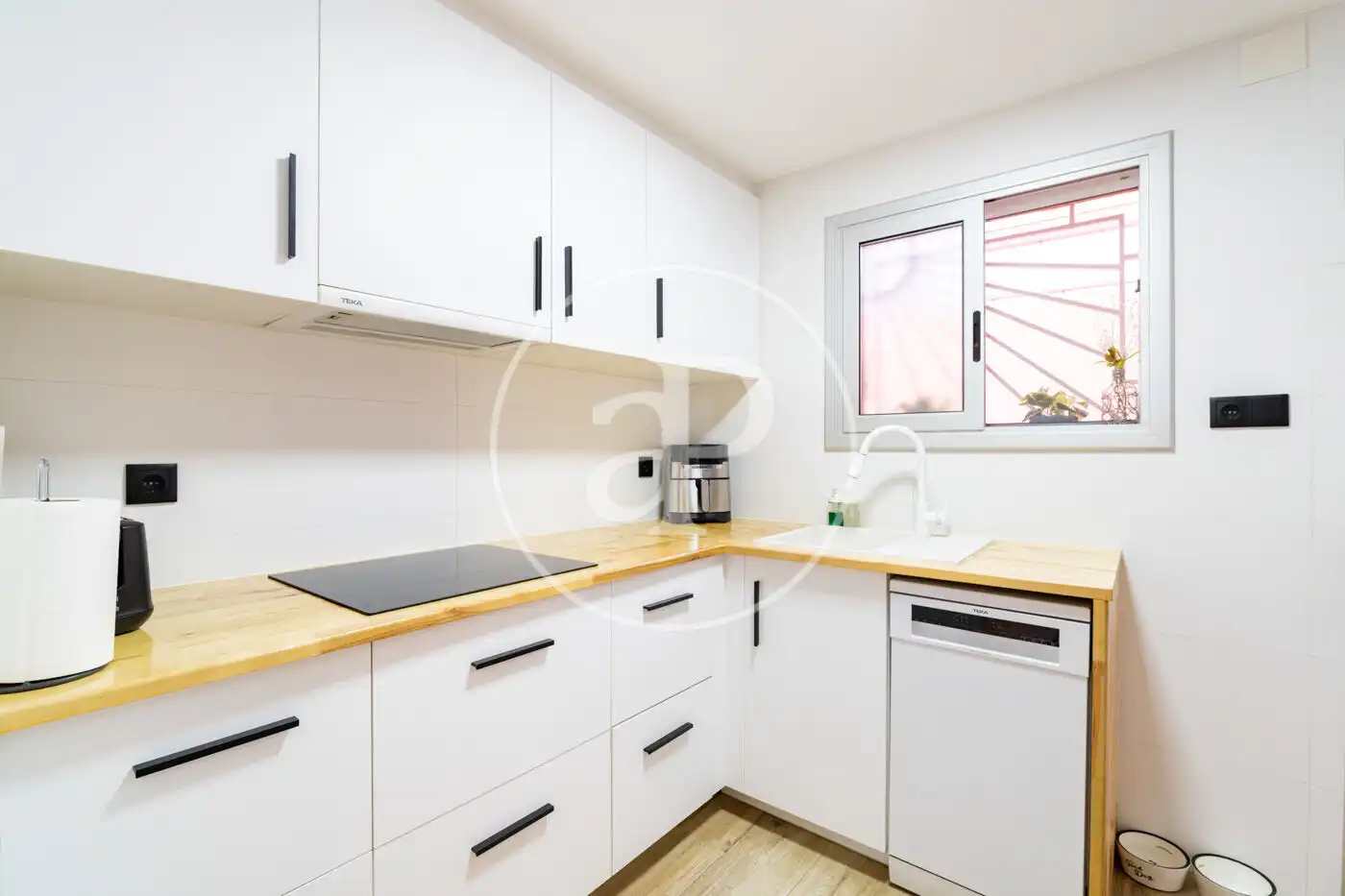 Küche von Wohnung zum Verkauf in Barcelona mit Klimaanlage, Heizung und Terrasse