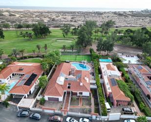 Vista exterior de Casa o xalet en venda en San Bartolomé de Tirajana amb Jardí privat, Terrassa i Piscina