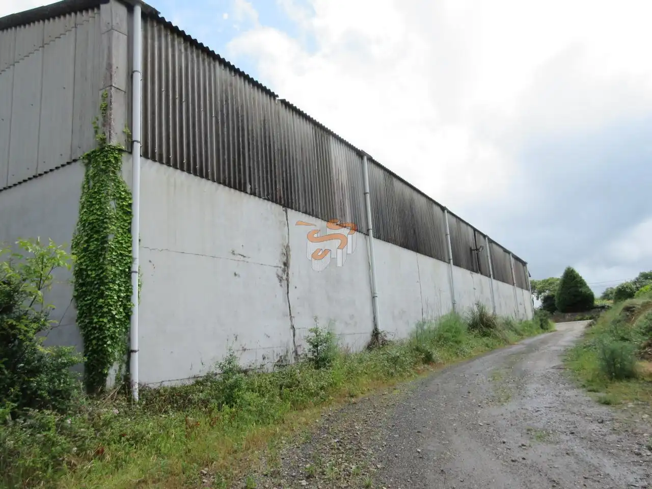 Vista exterior de Nau industrial en venda en Narón