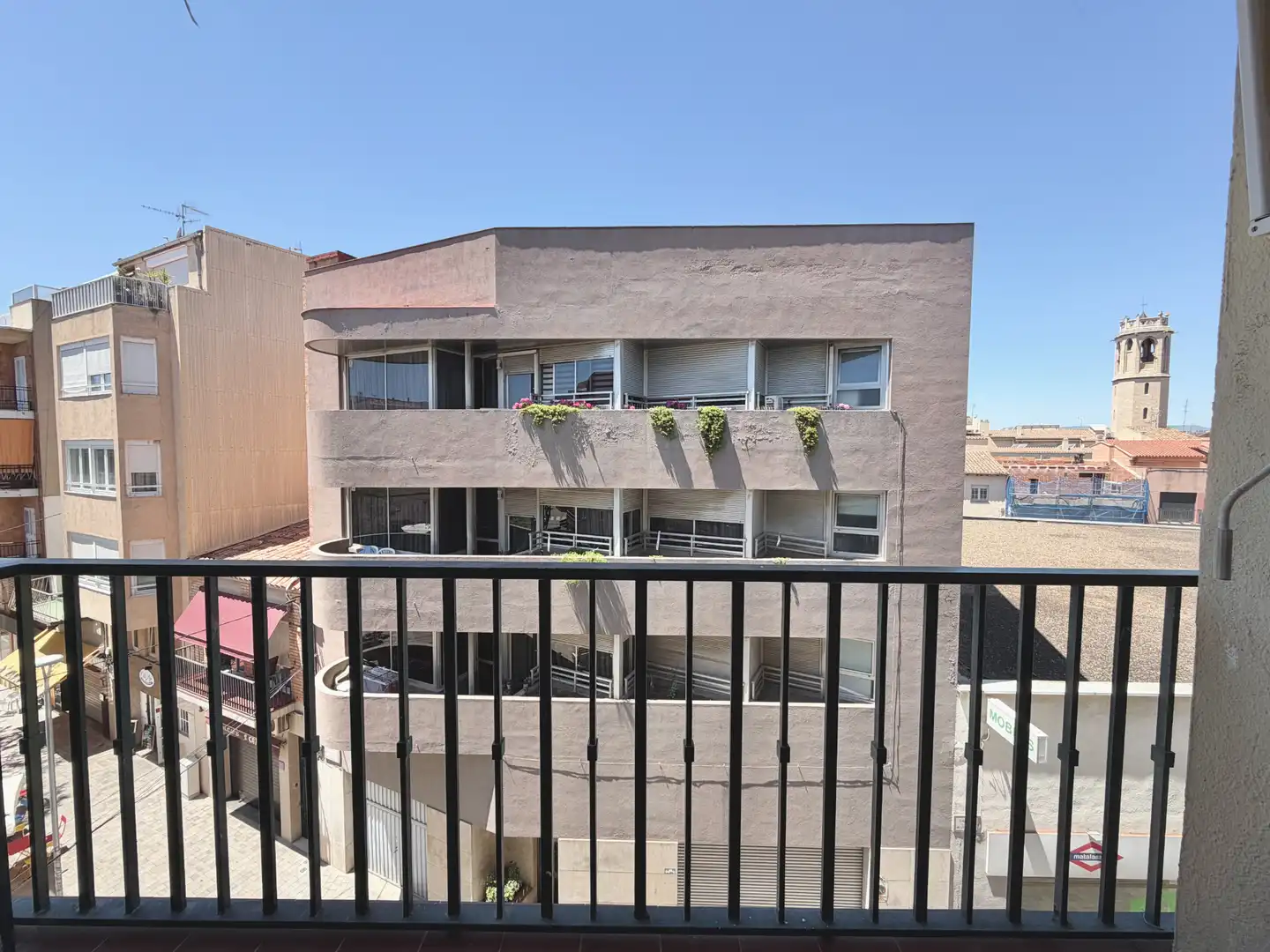 Vista exterior de Pis en venda en Vilafranca del Penedès amb Aire condicionat, Calefacció i Parquet