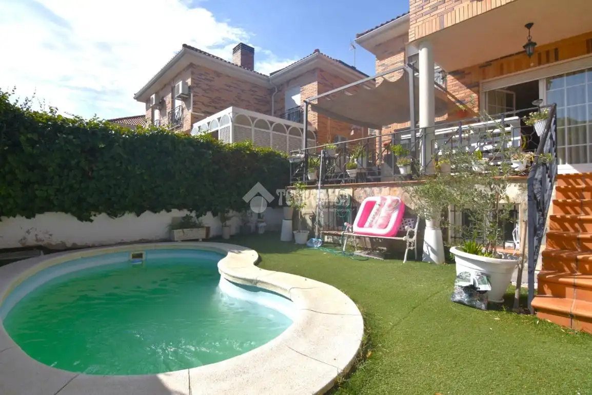 Terraza de Casa adosada en venta en Villaviciosa de Odón con Aire acondicionado, Calefacción y Piscina