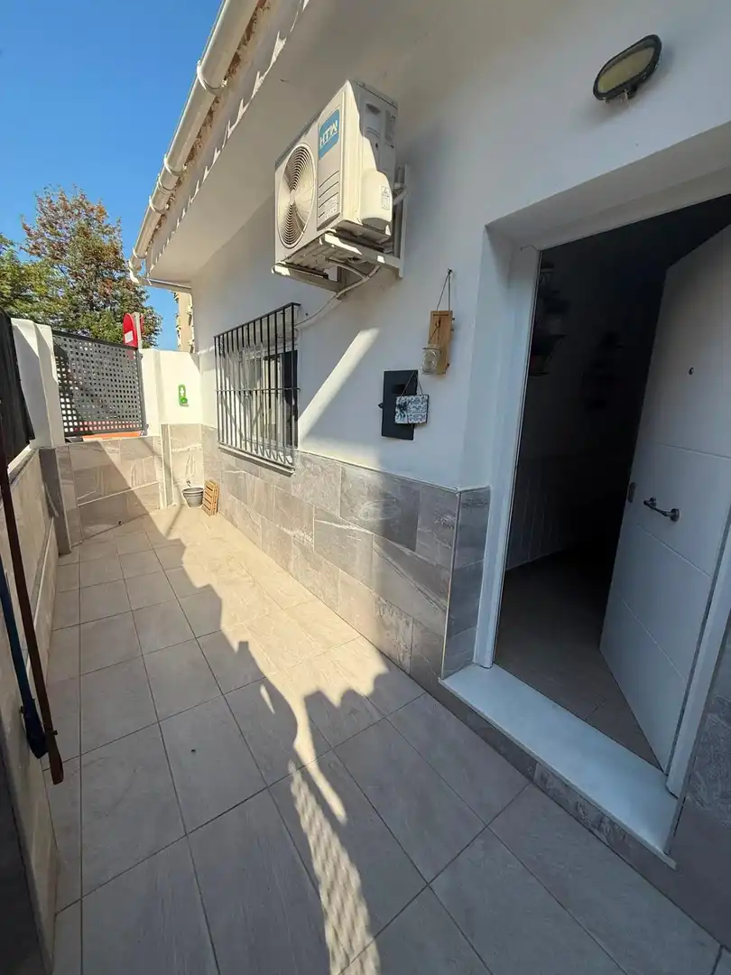 Vista exterior de Casa o xalet en venda en Málaga amb Aire condicionat, Calefacció i Jardí privat