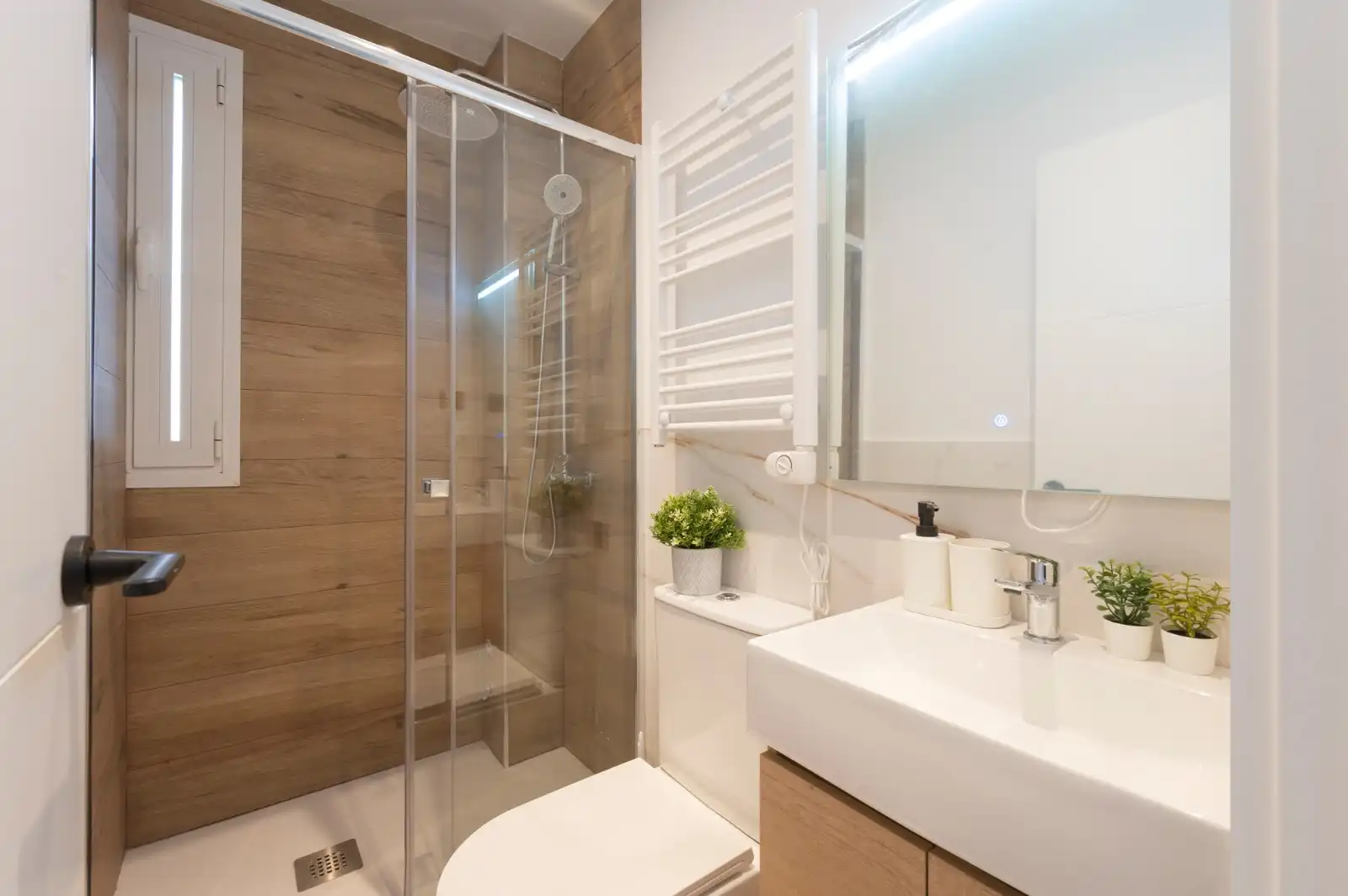 Badezimmer von Wohnung zur Miete in Madrid mit Klimaanlage, Heizung und Parkett