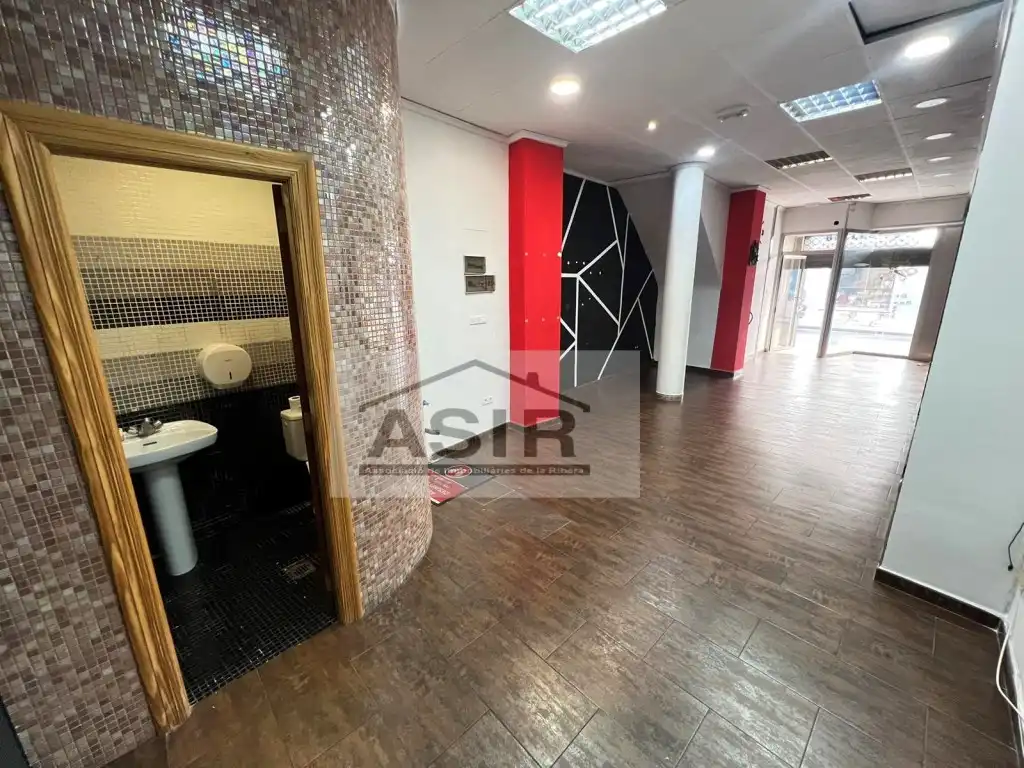 Local comercial de lloguer a Casc Urbà, imagen 2