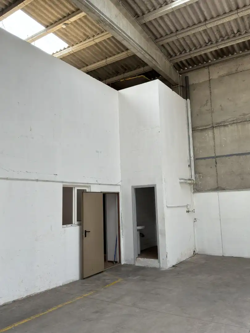 Nau industrial de lloguer en Palau-solità i Plegamans amb Alarma