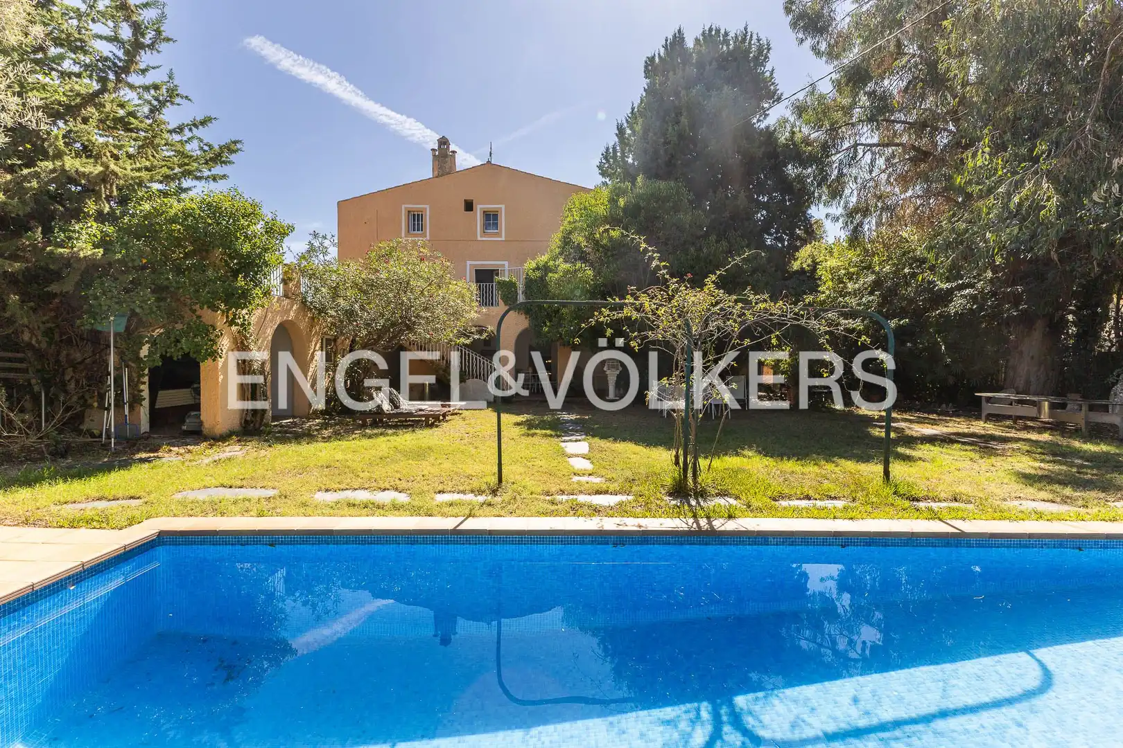 Vista exterior de Casa o xalet en venda en Sant Andreu de Llavaneres amb Calefacció, Jardí privat i Terrassa