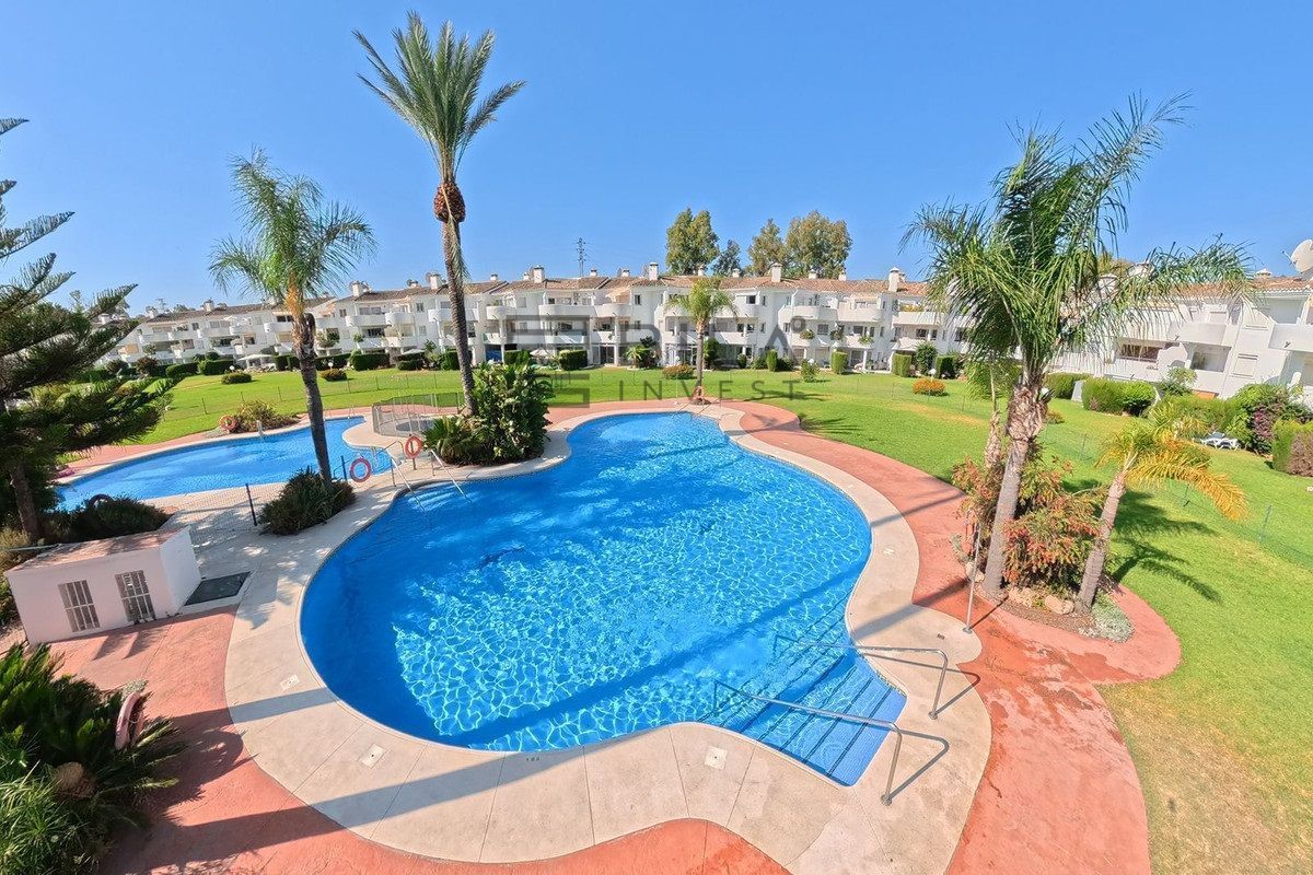 Swimming pool of Flat for sale in Marbella  with Air Conditioner, Terrace and Storage room