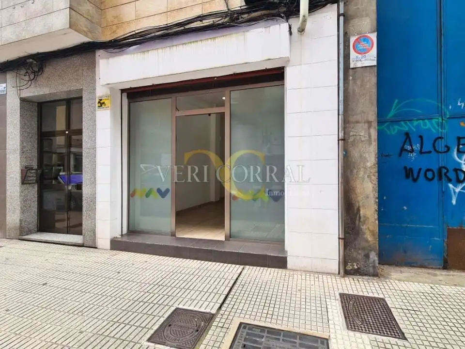 Business premises for sale in Calle Adaro