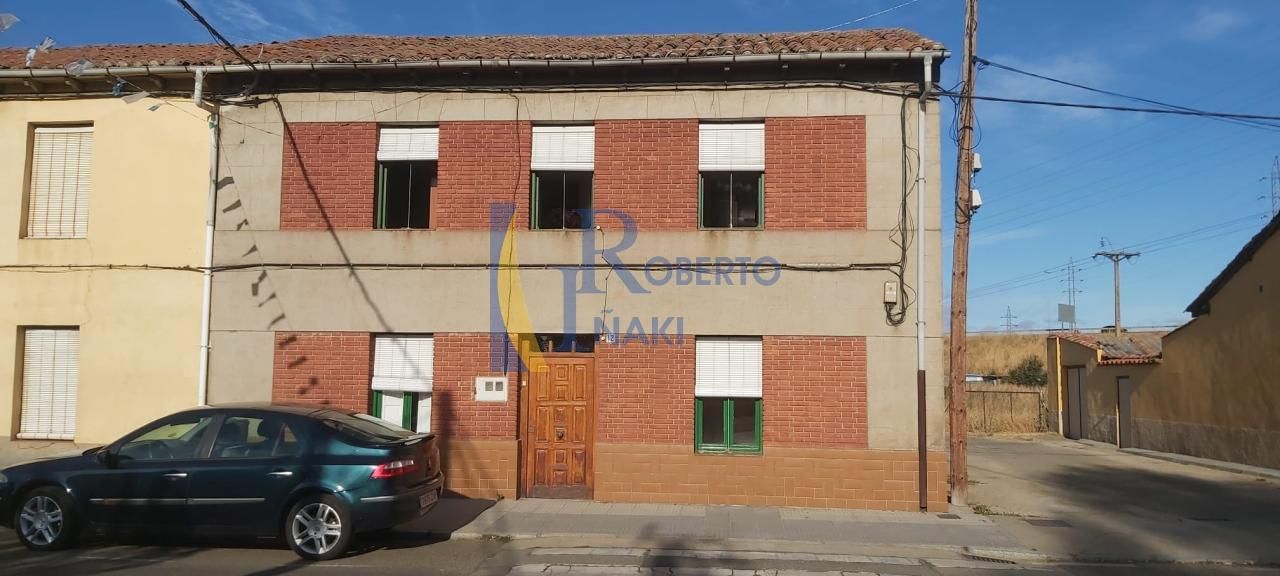 Vista exterior de Casa o xalet en venda en León Capital  amb Terrassa i Traster