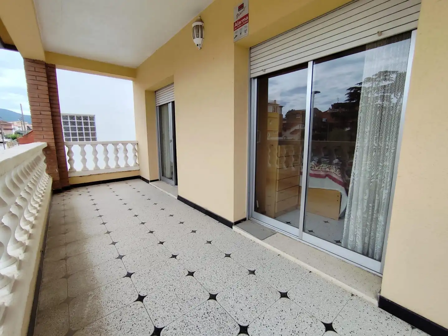 Terraza de Casa o chalet en venta en Santa Perpètua de Mogoda con Aire acondicionado, Calefacción y Jardín privado