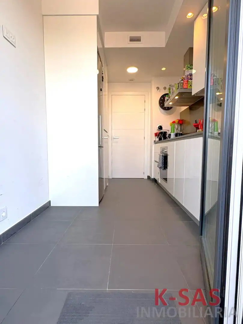 Cuina de Pis en venda en L'Hospitalet de Llobregat amb Aire condicionat, Parquet i Terrassa